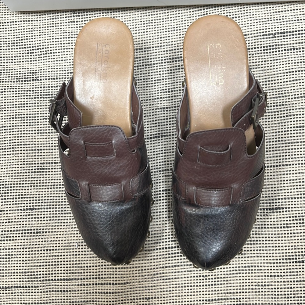 Carolina colours brown leather clogs